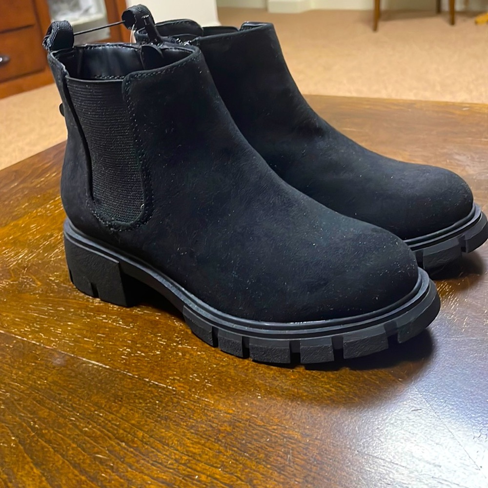 Girls' Chelsea black Boots, Size 1